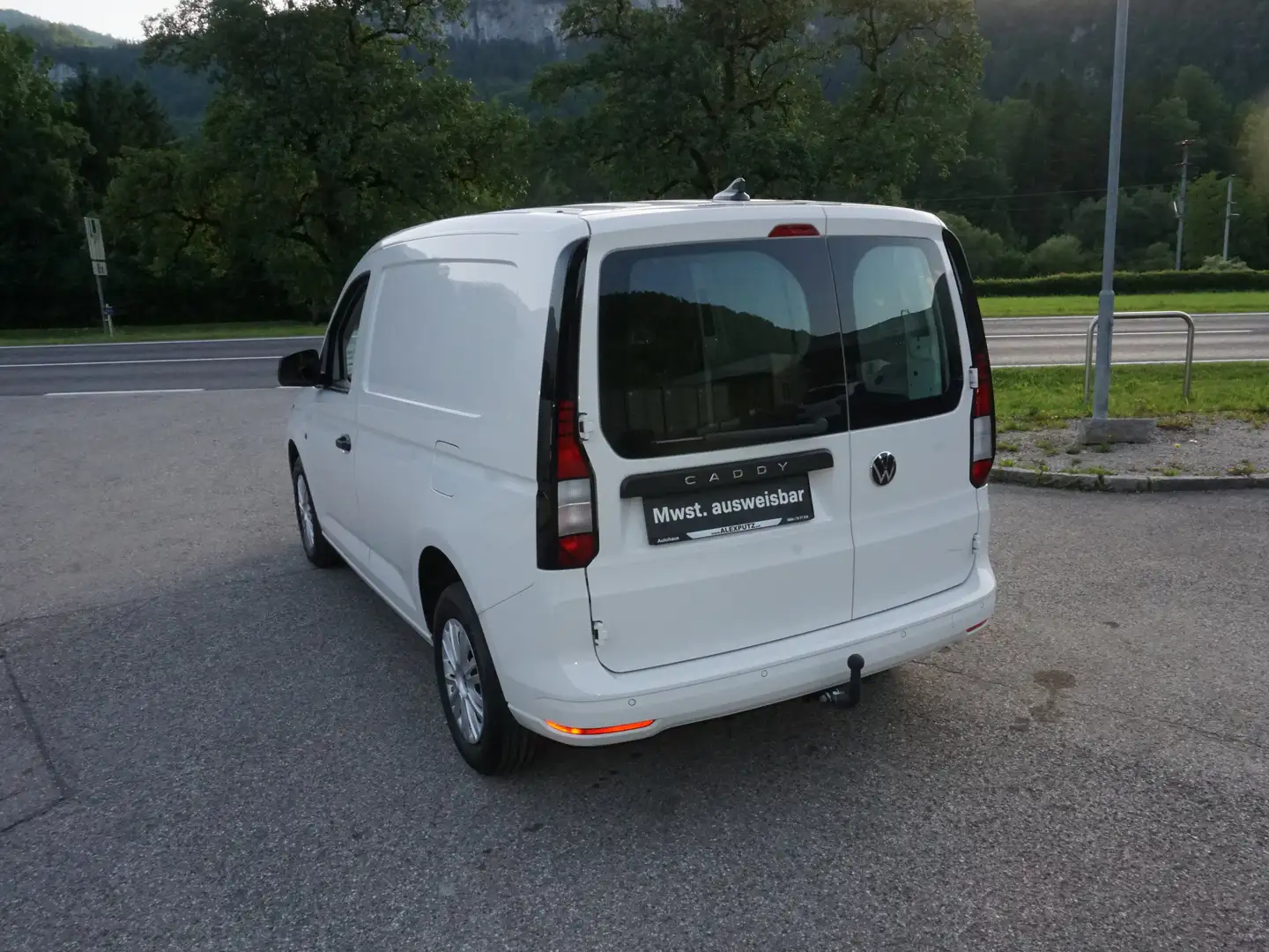 Vehicle image, number 6