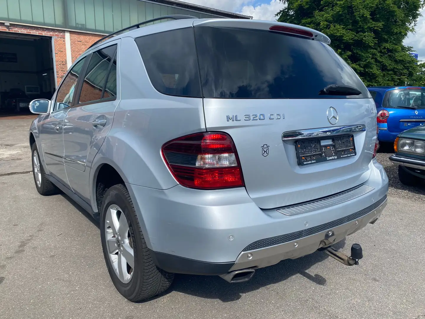 Vehicle image, number 9