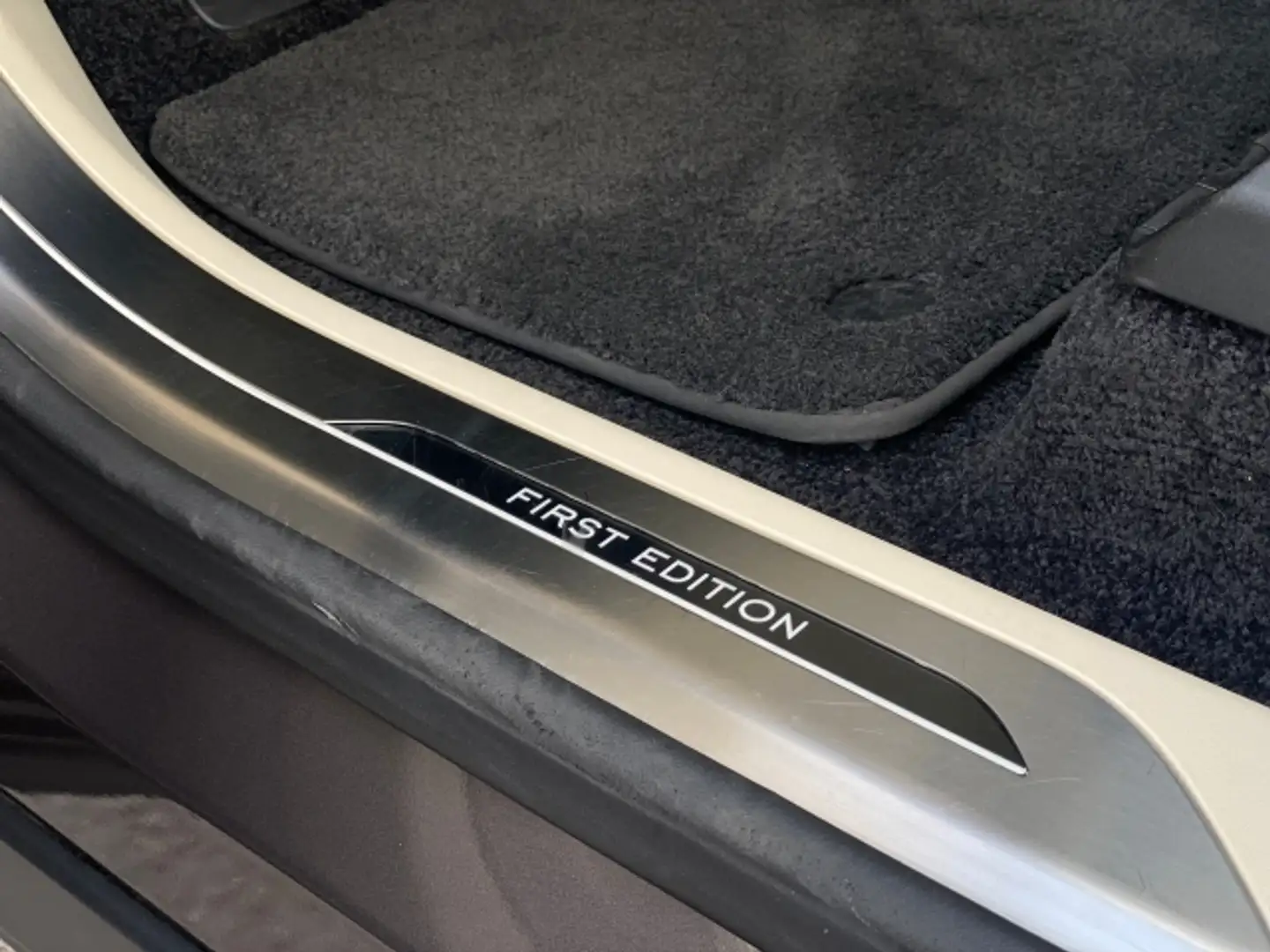 Vehicle image, number 13