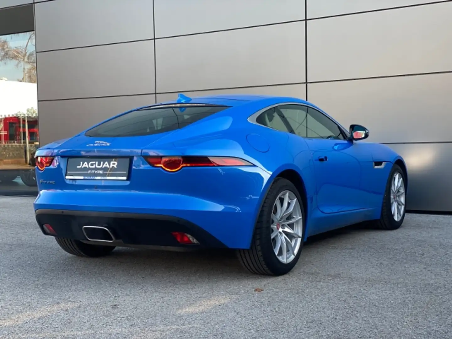 Vehicle image, number 9