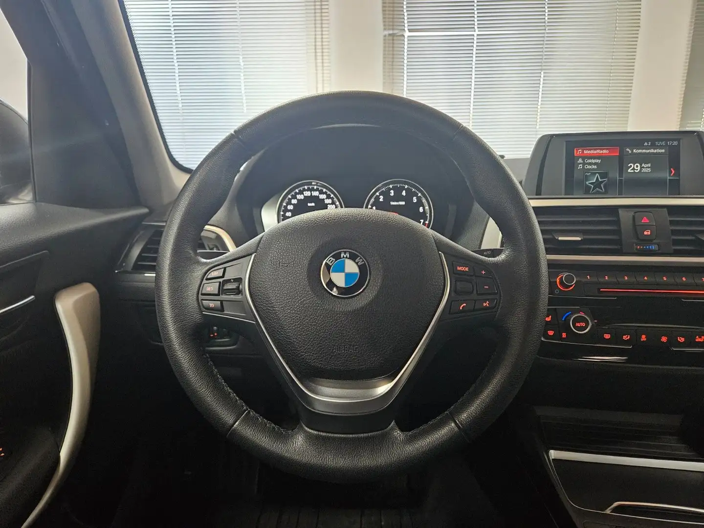 Vehicle image, number 20