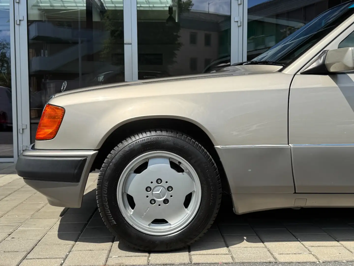 Vehicle image, number 9