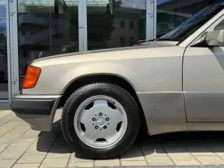 Vehicle image thumbnail, number 9