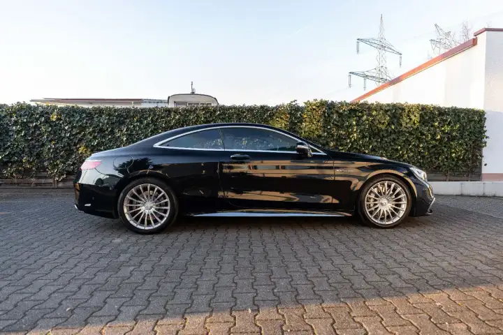 Additional image of the vehicle