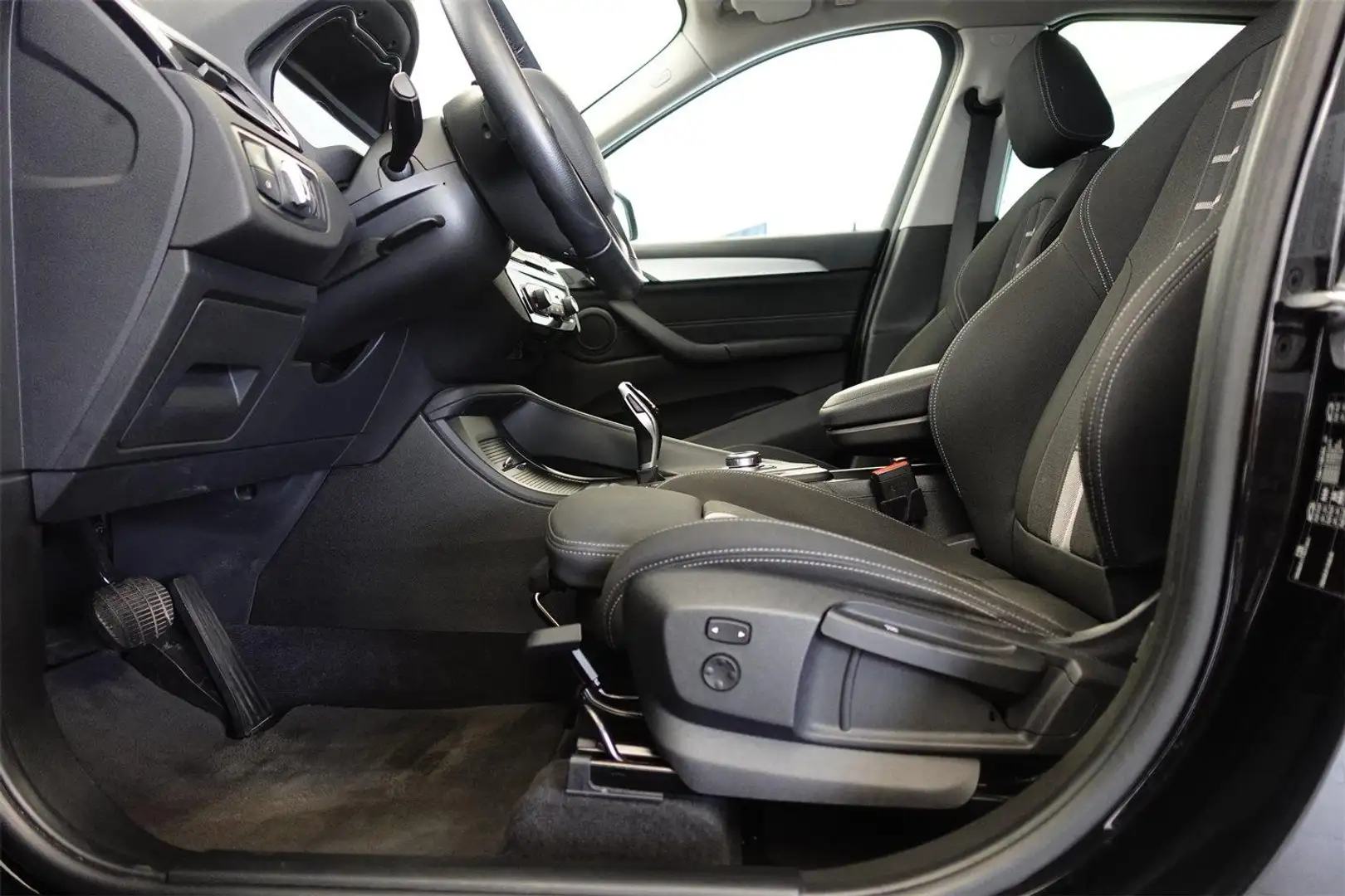 Vehicle image, number 9