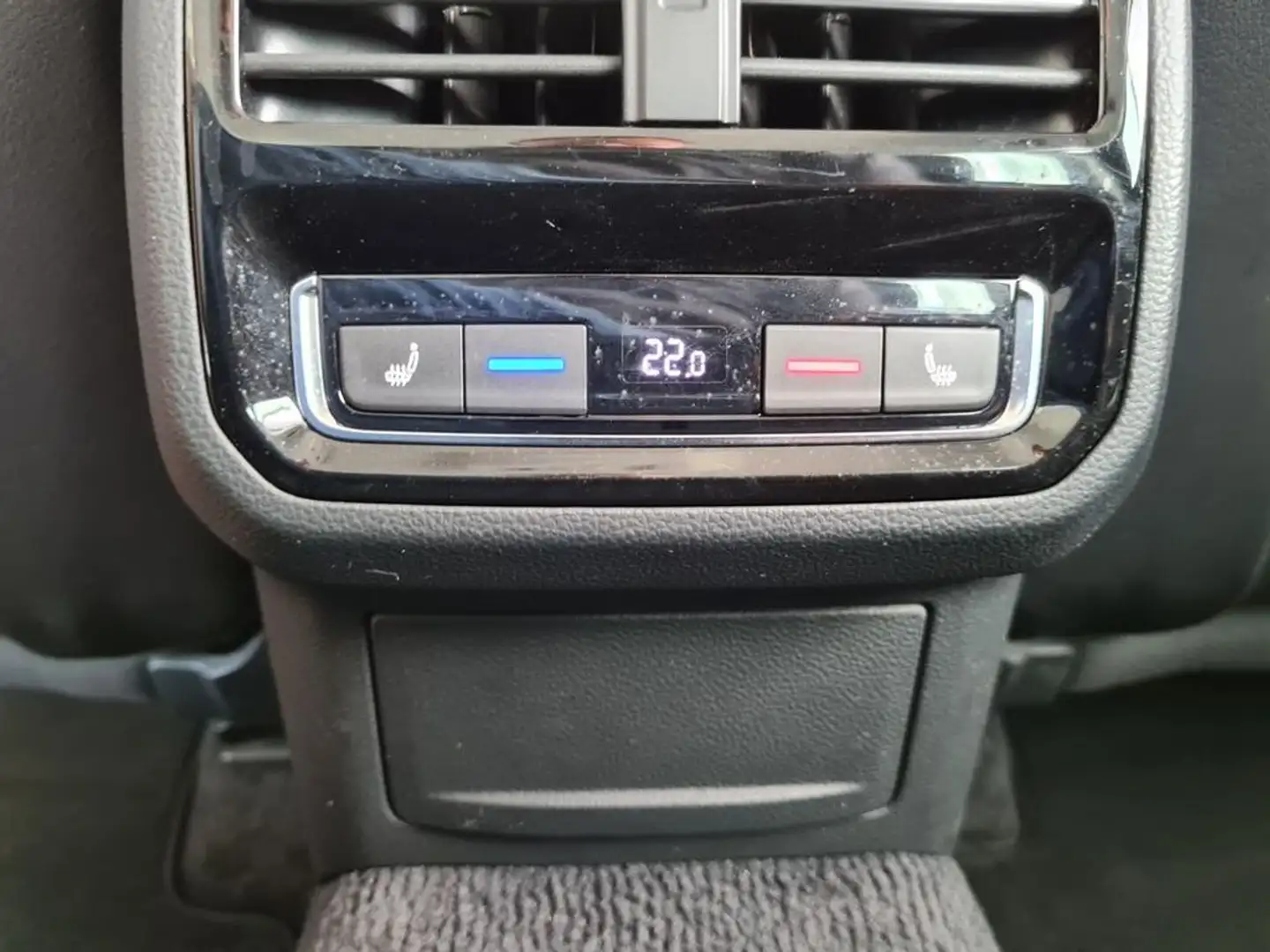 Vehicle image, number 12