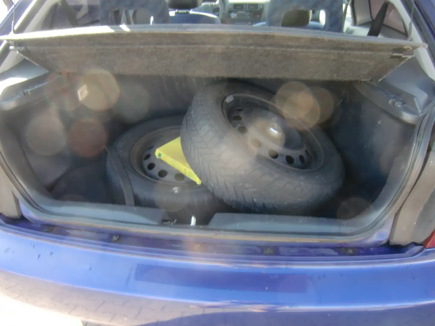 Vehicle image, number 12