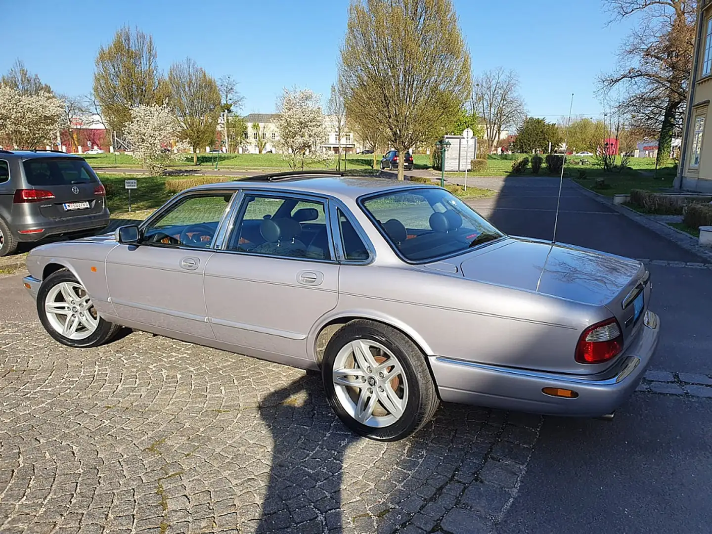 Vehicle image, number 8