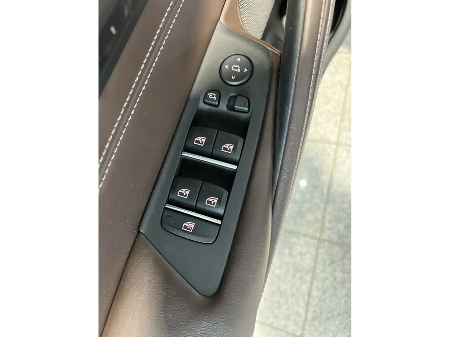 Vehicle image, number 9