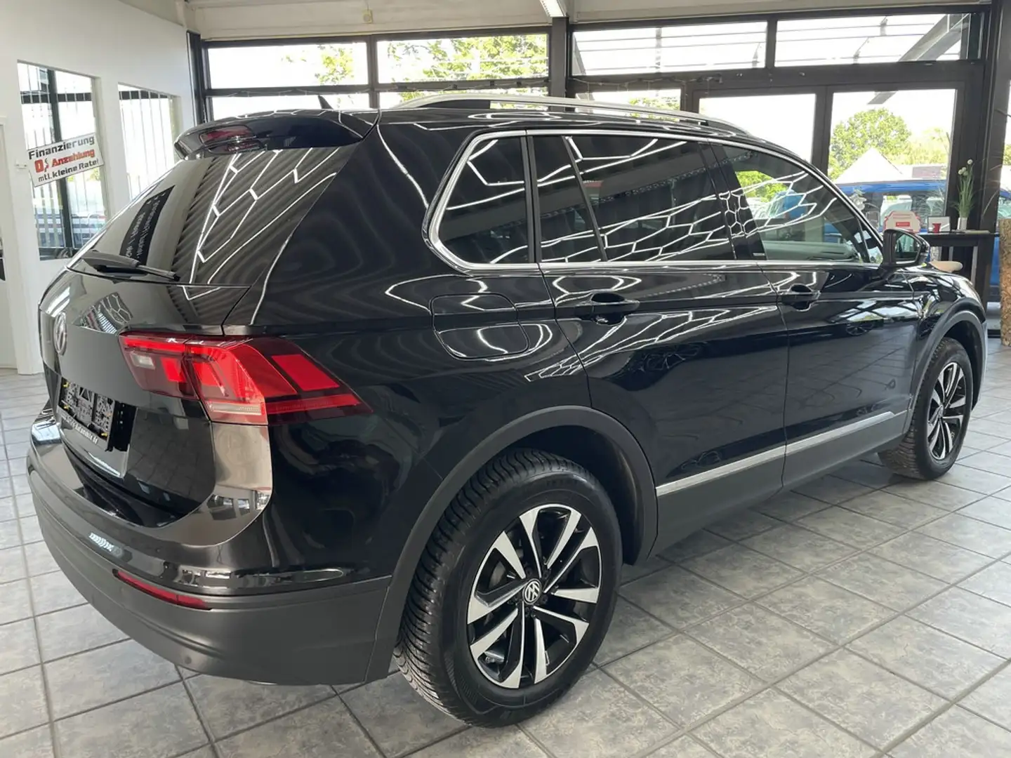 Vehicle image, number 6