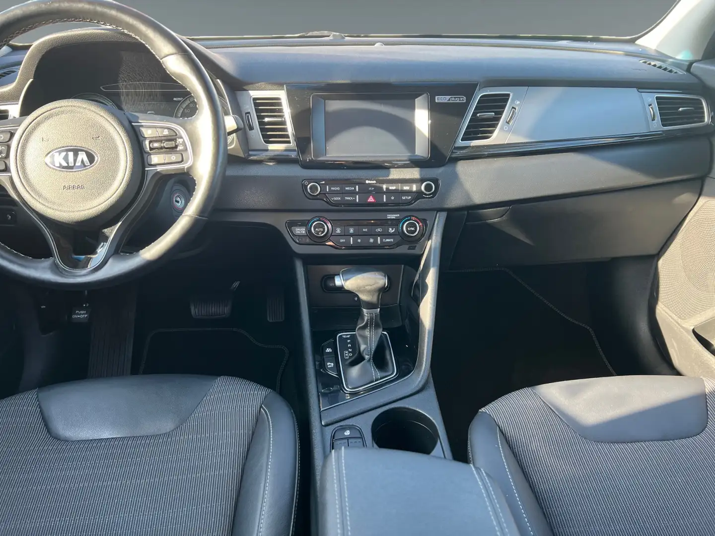 Vehicle image, number 12