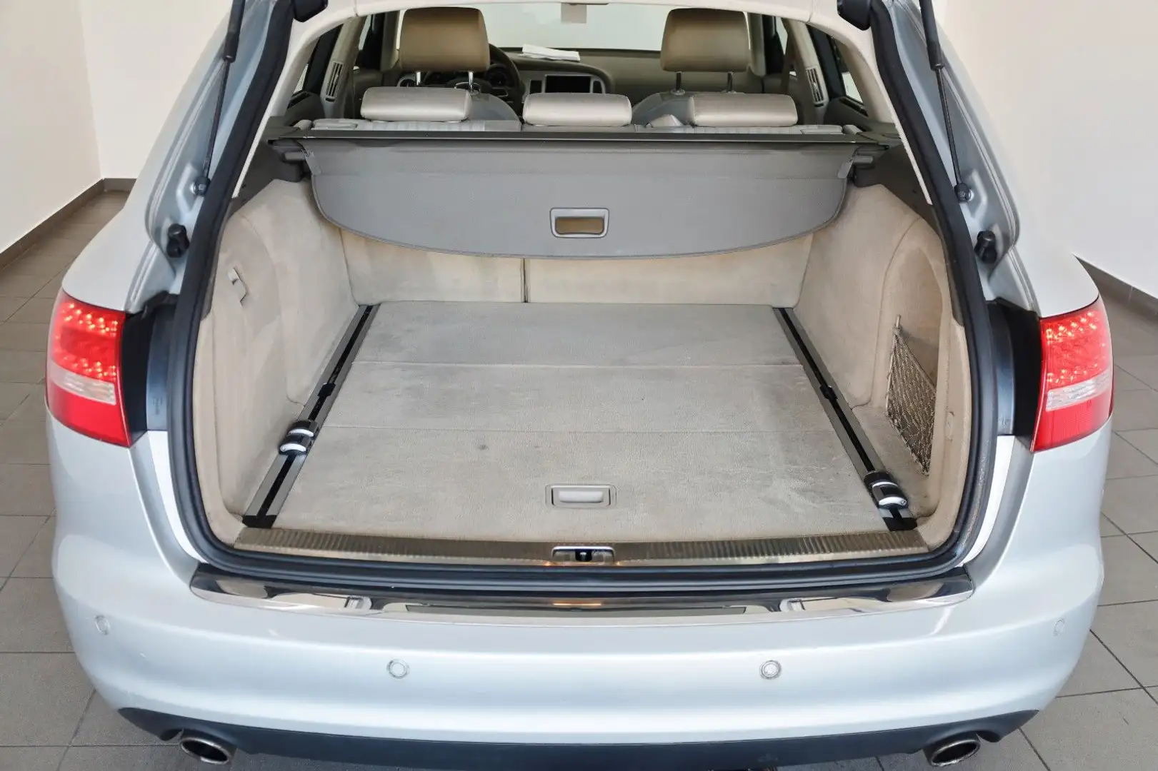 Vehicle image, number 19
