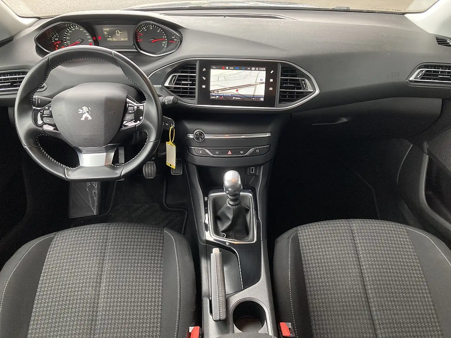 Vehicle image, number 12