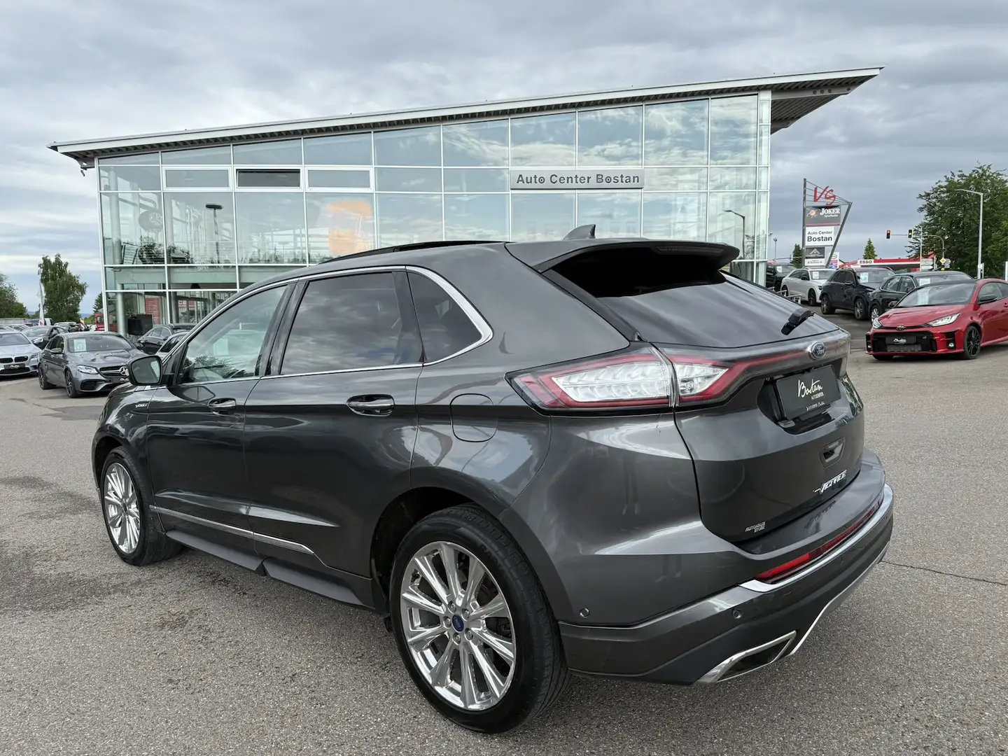 Vehicle image, number 4