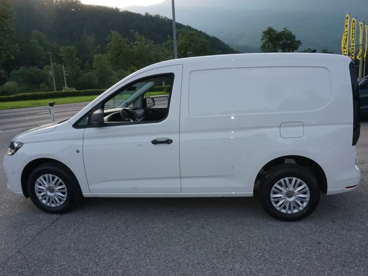 Vehicle image, number 4