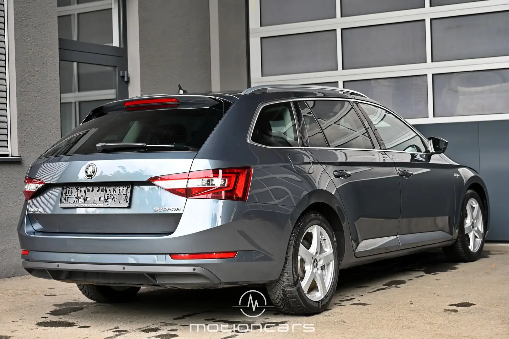 Vehicle image, number 2