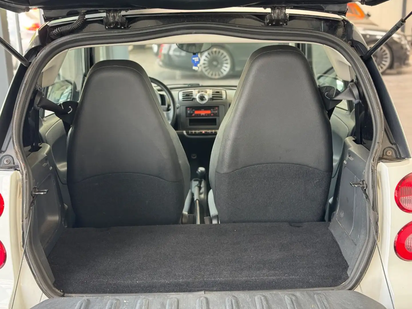 Vehicle image, number 10