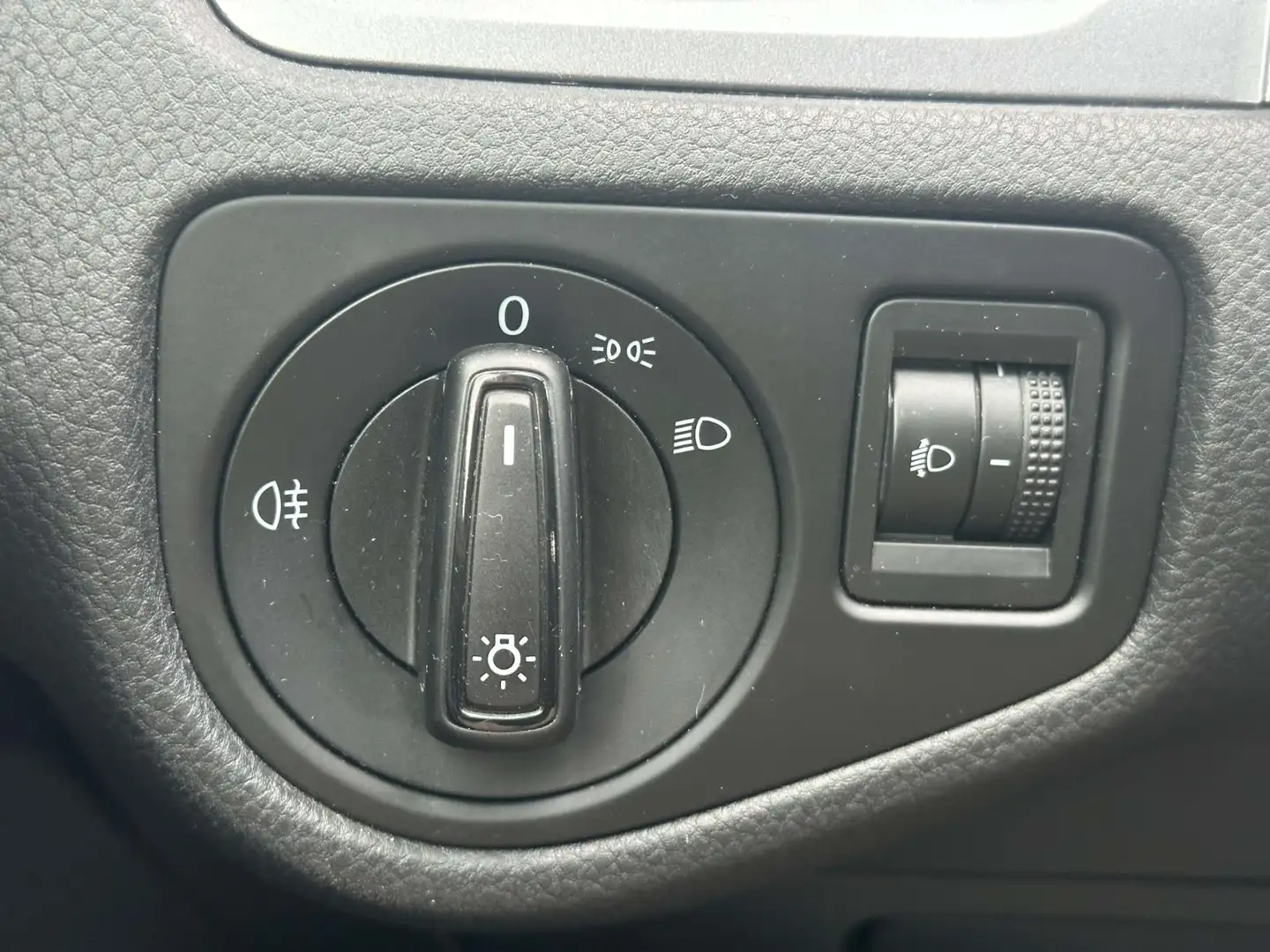 Vehicle image, number 13