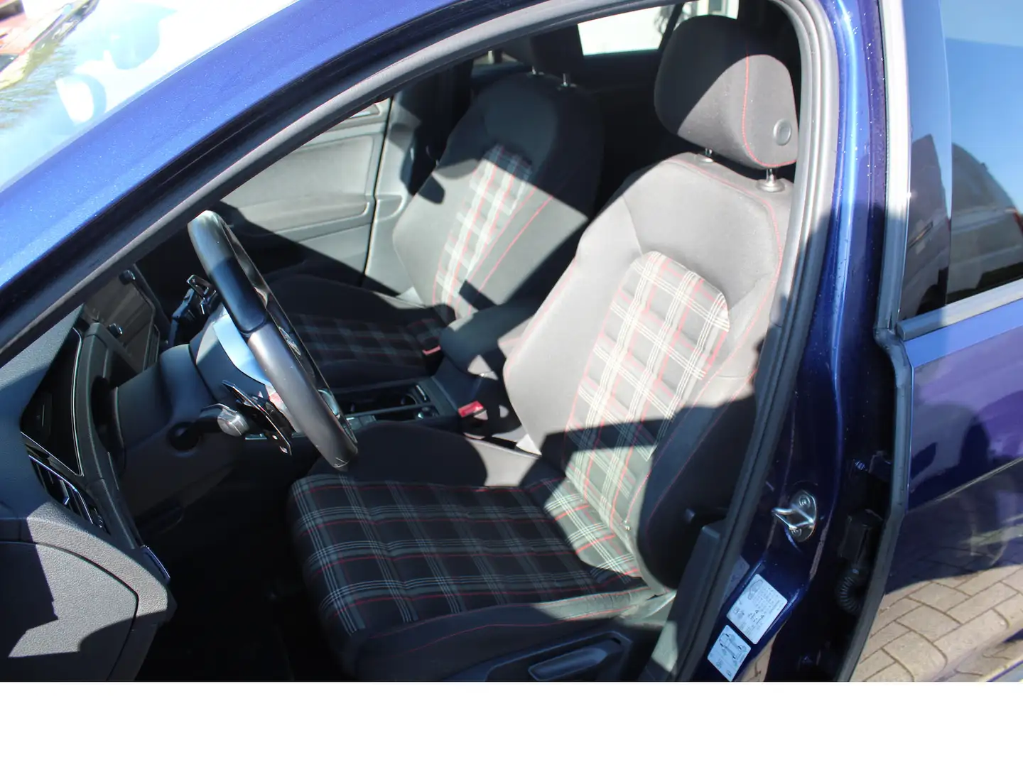 Vehicle image, number 9