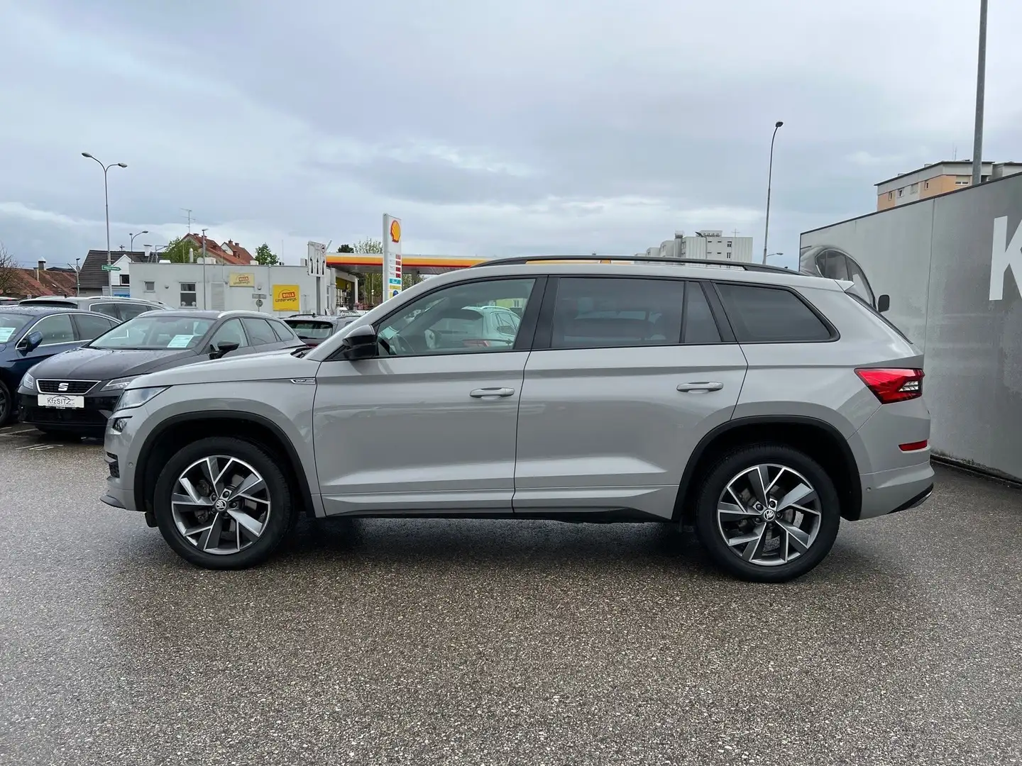 Vehicle image, number 6