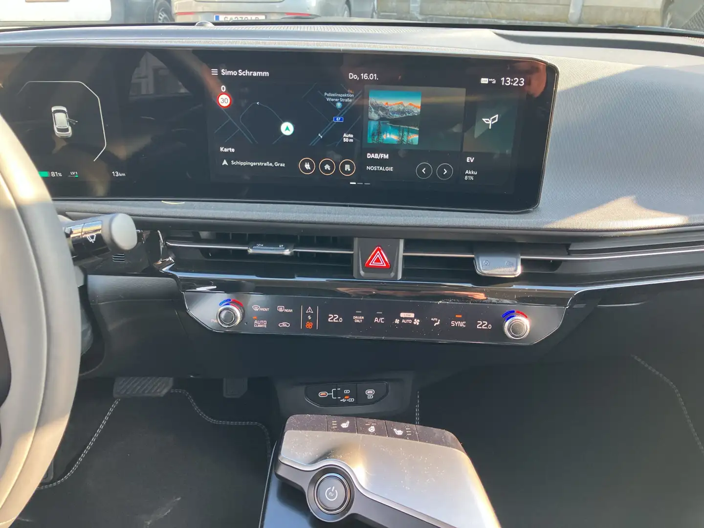 Vehicle image, number 8
