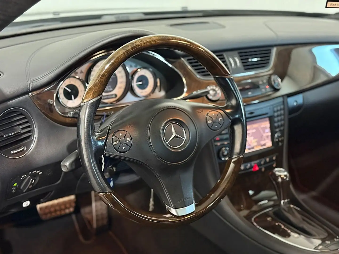 Vehicle image, number 12