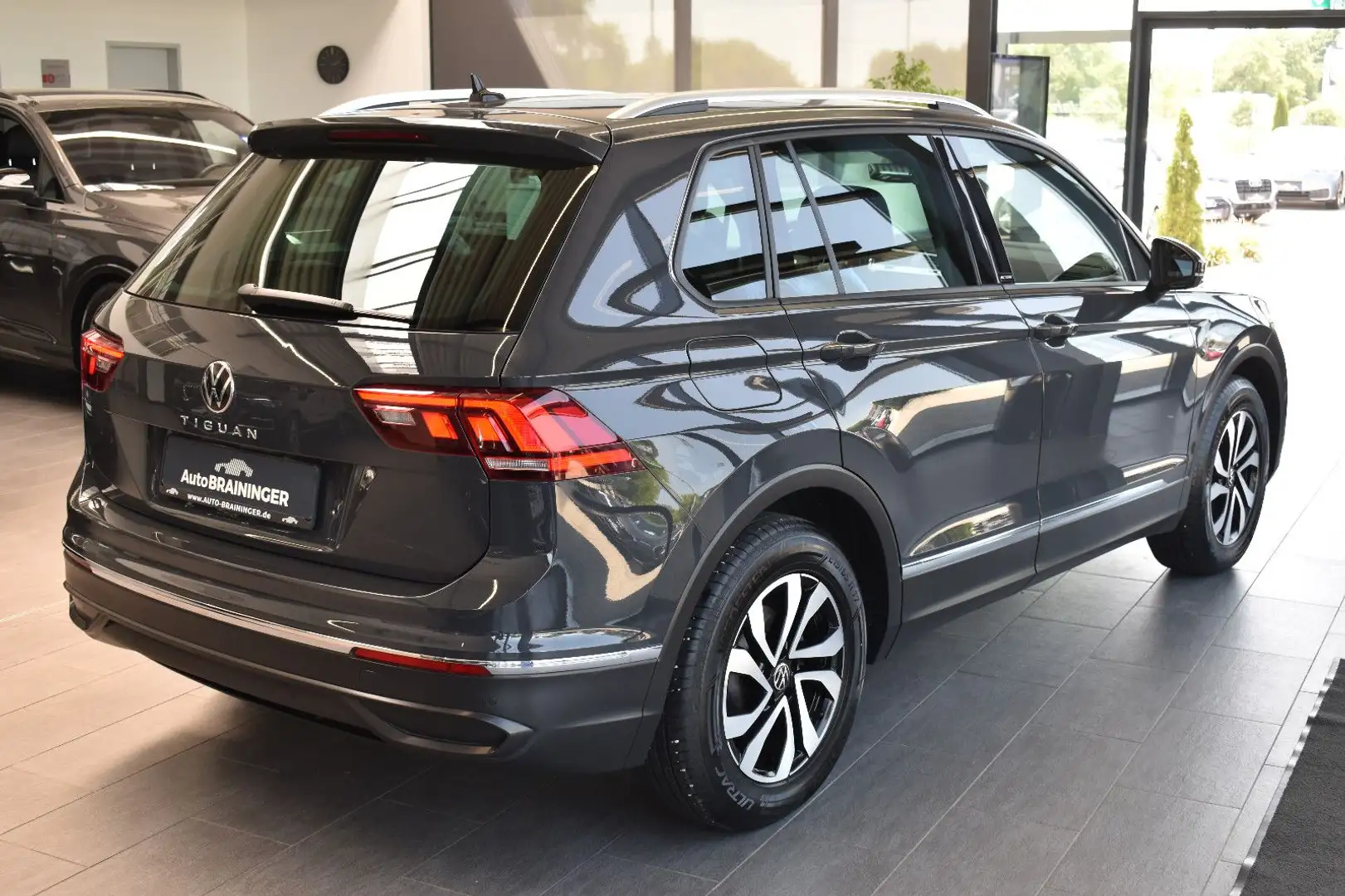 Vehicle image, number 2