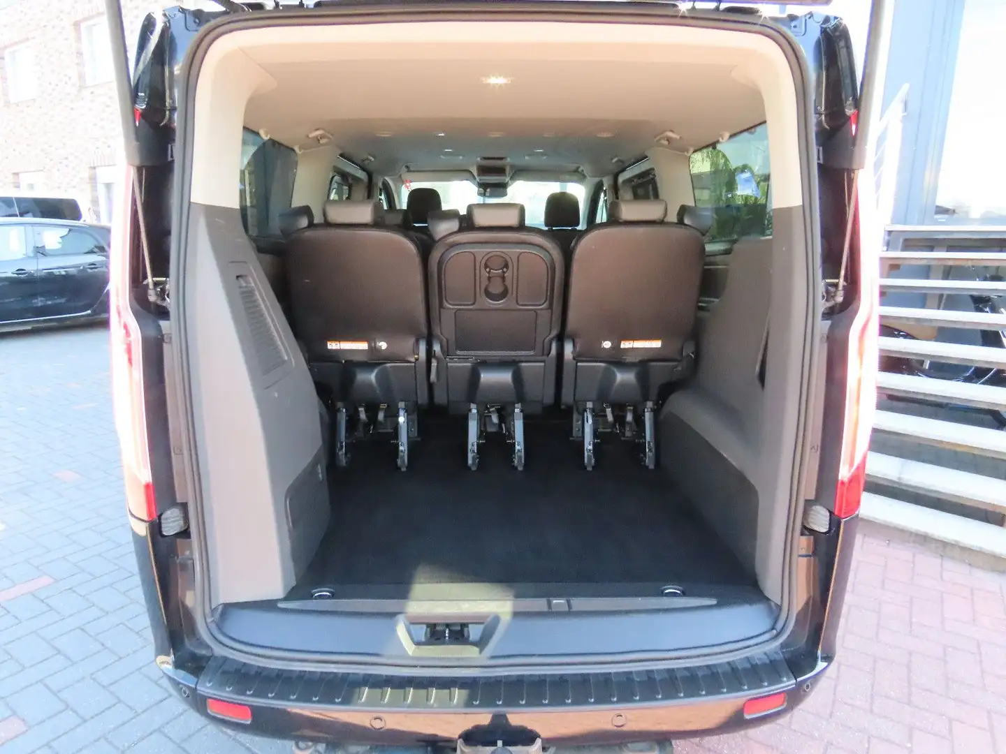 Vehicle image, number 14