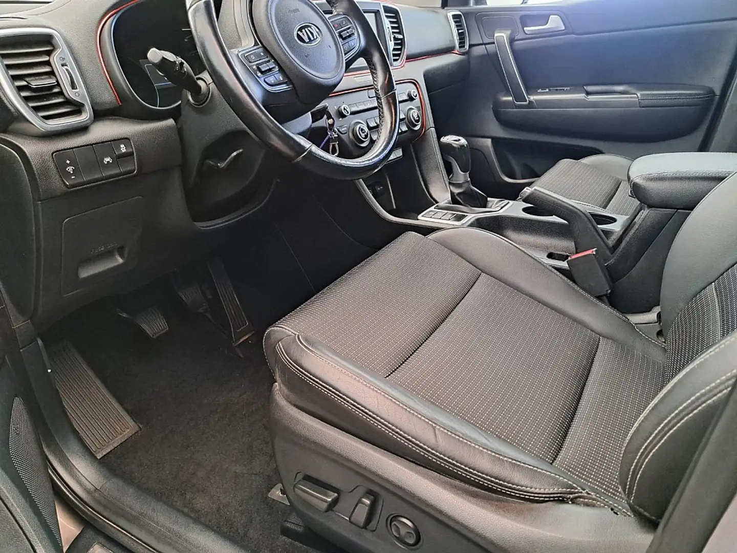 Vehicle image, number 9