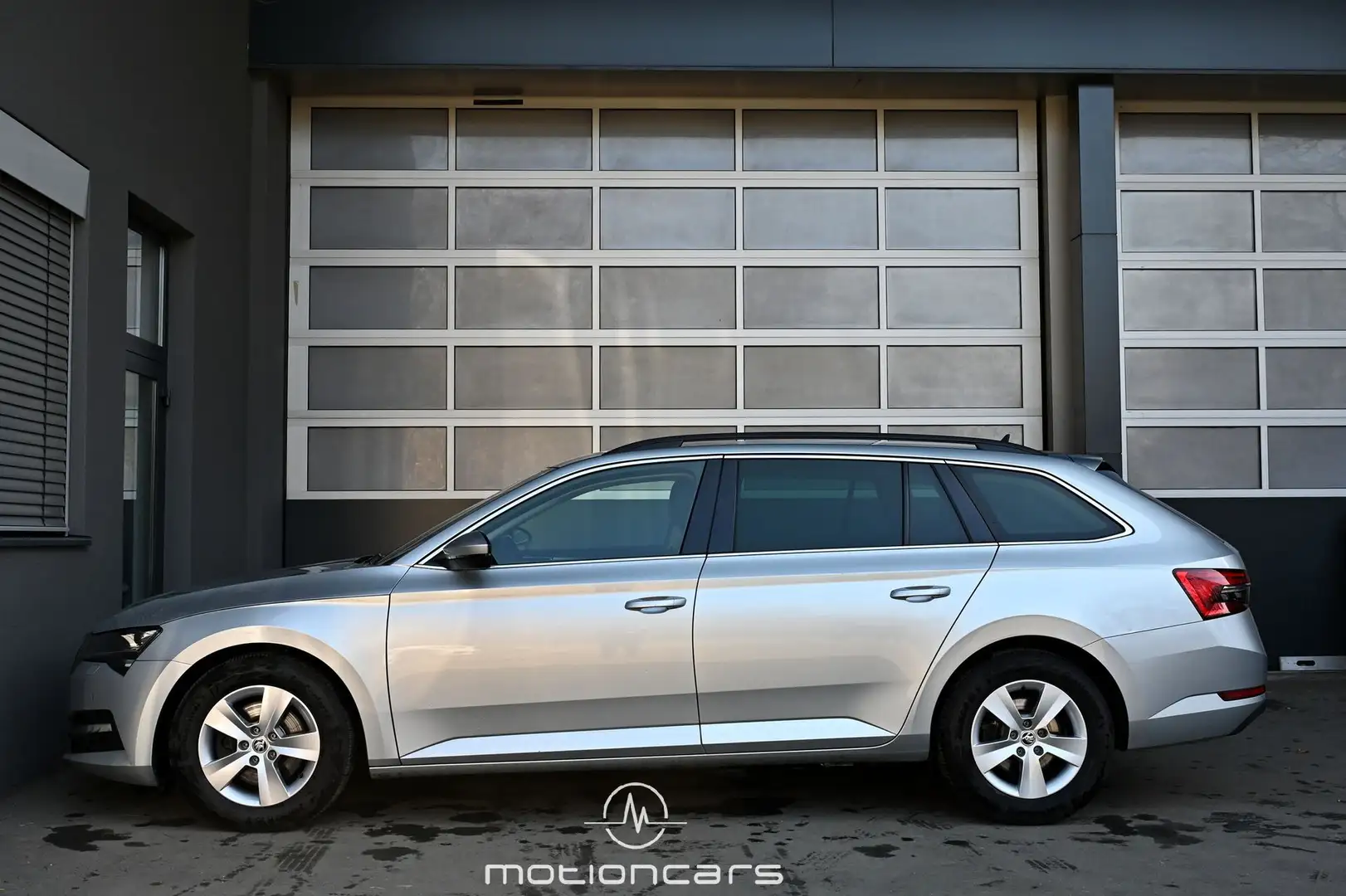 Vehicle image, number 6