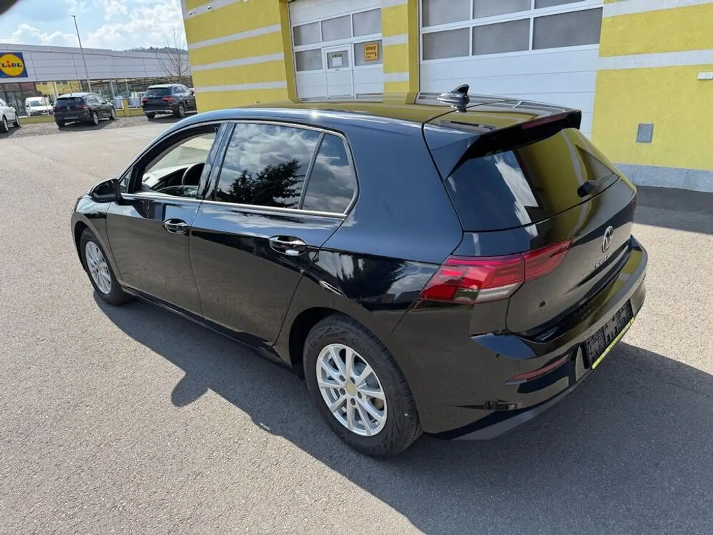 Vehicle image, number 8