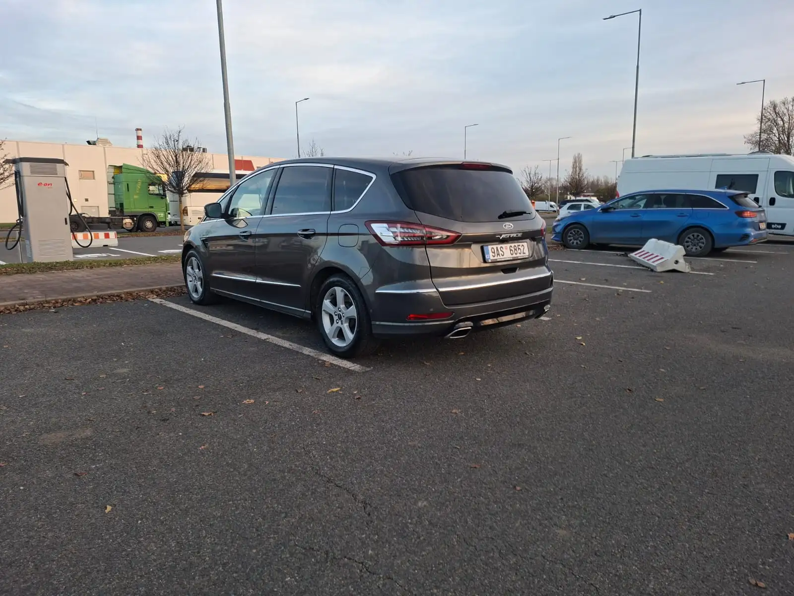 Vehicle image, number 4