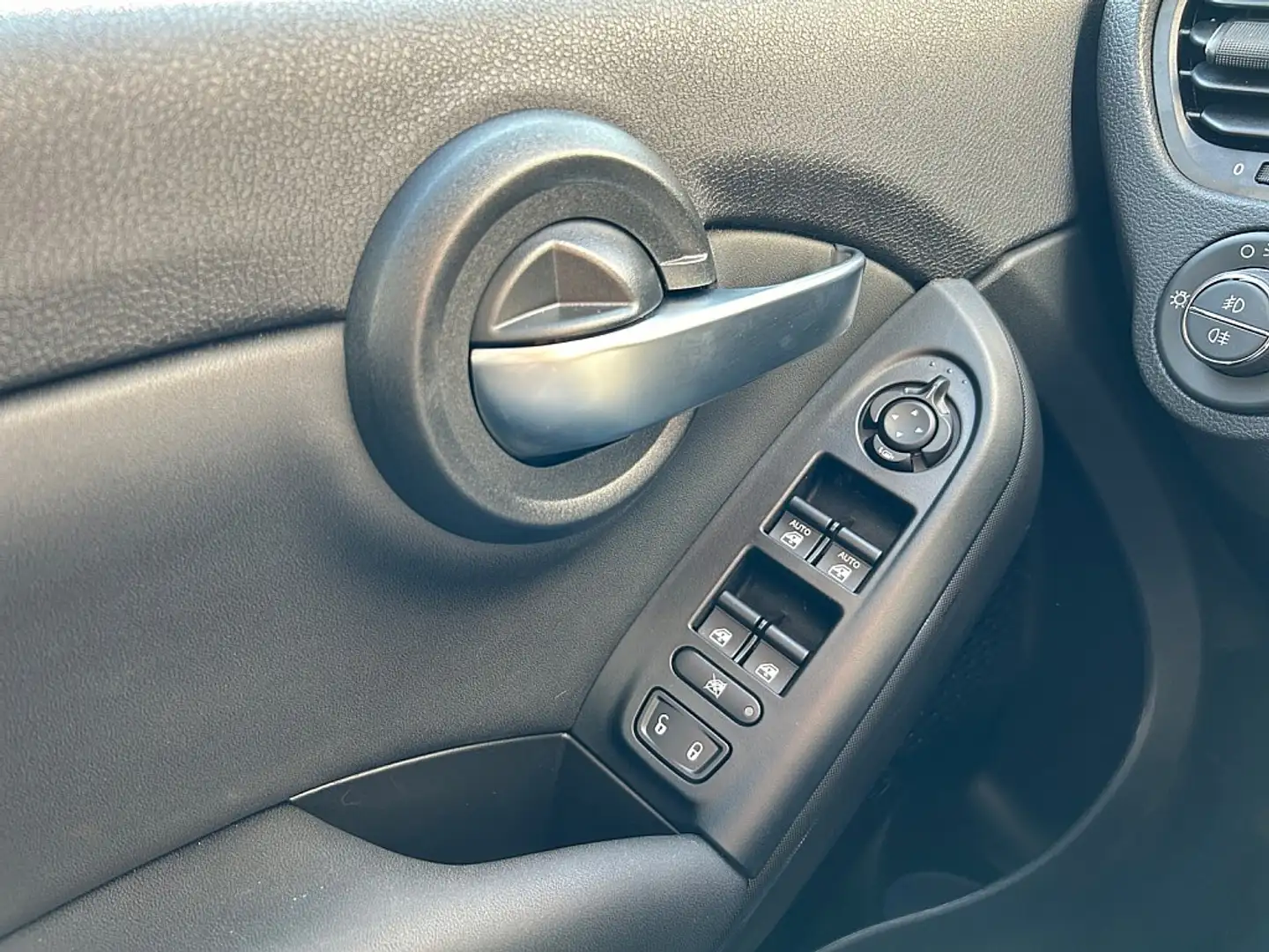 Vehicle image, number 19
