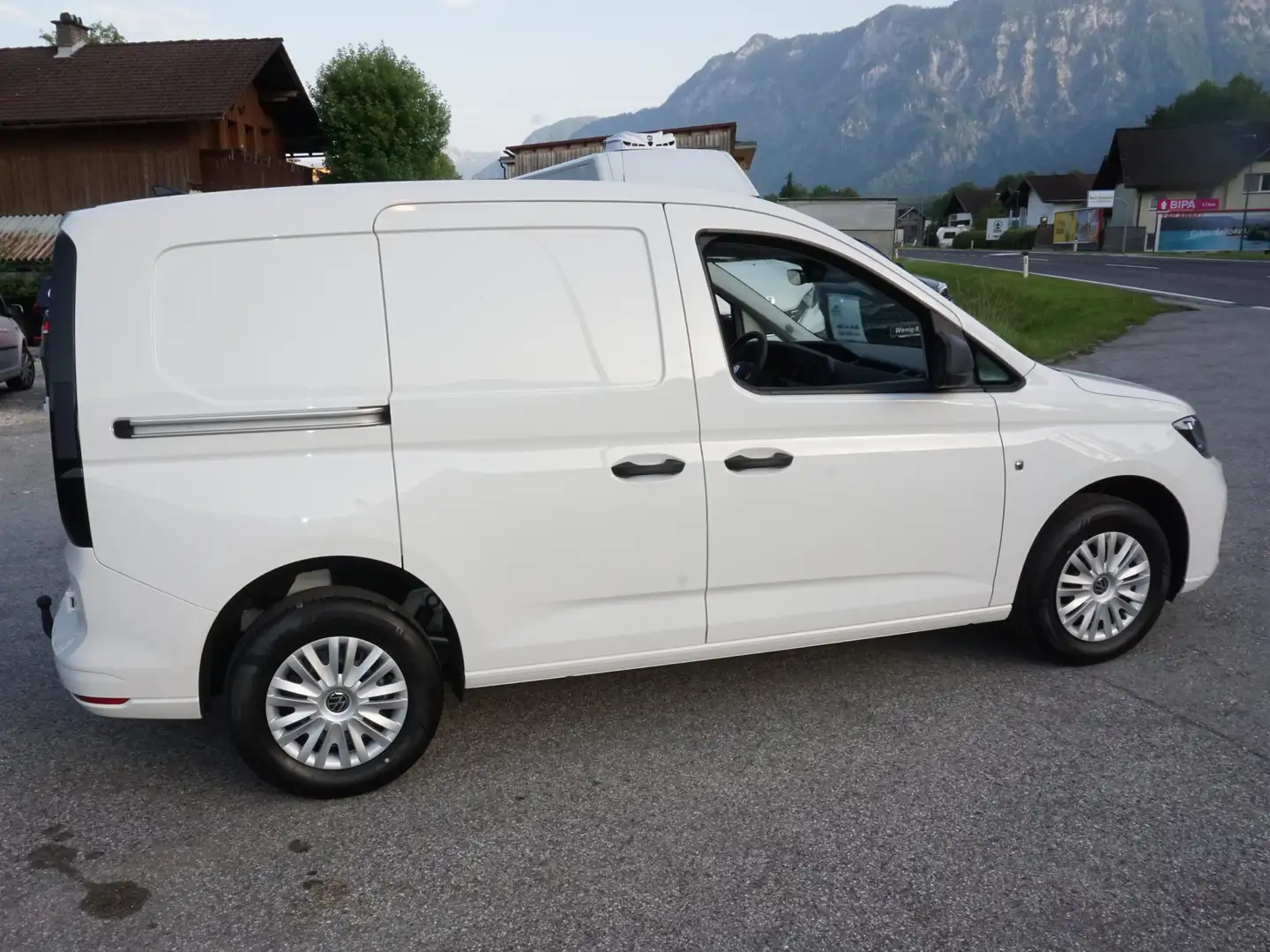 Vehicle image, number 10