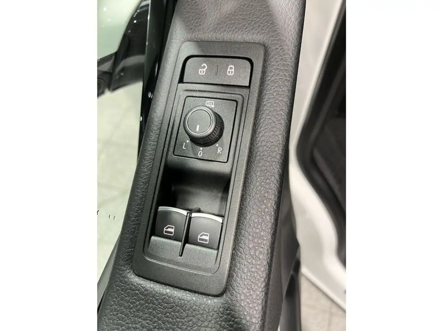 Vehicle image, number 9