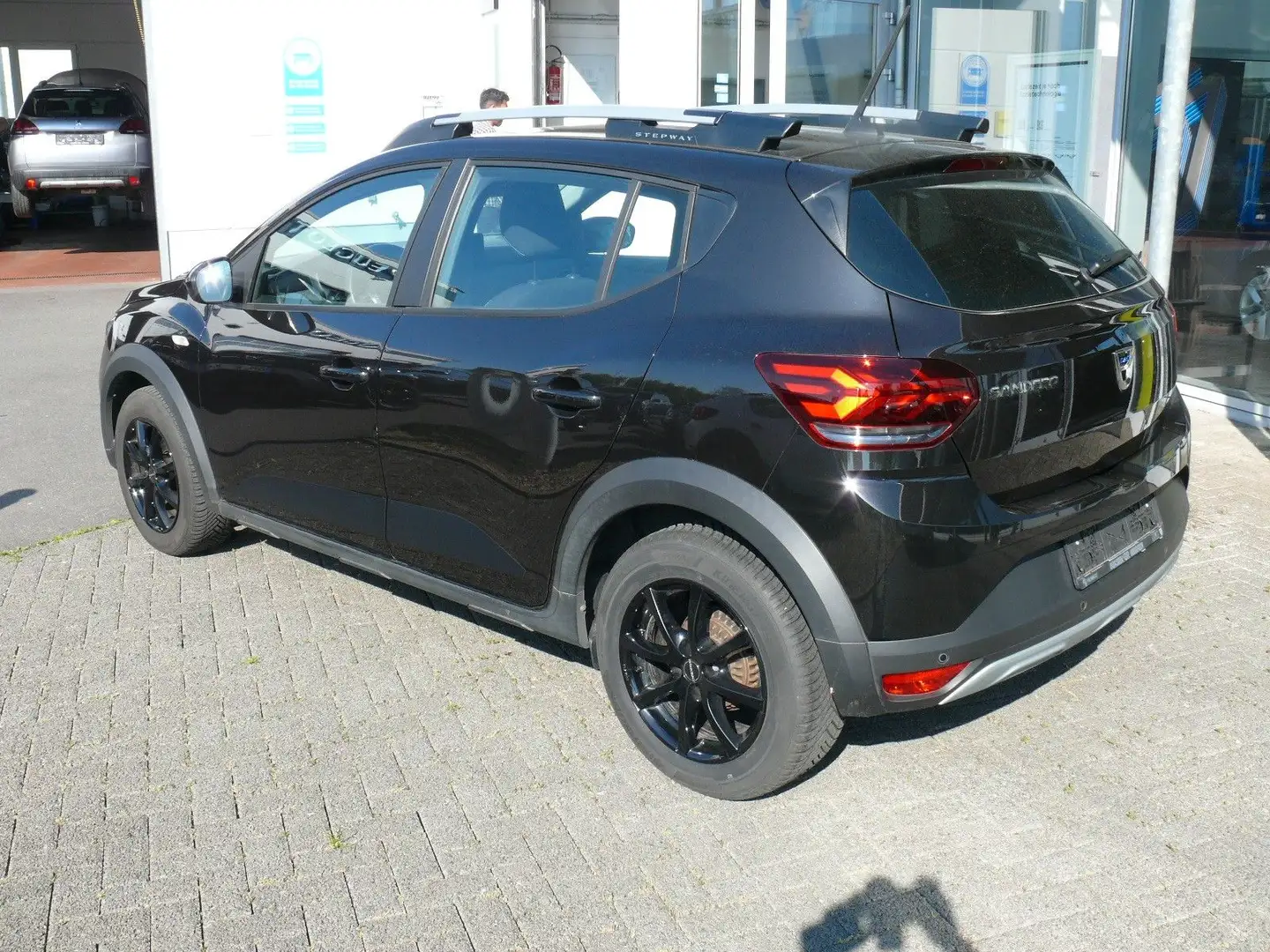 Vehicle image, number 16