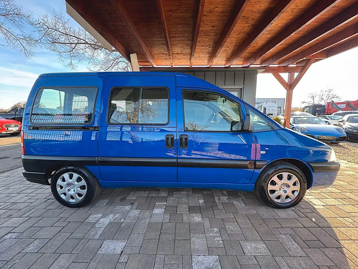 Vehicle image, number 9