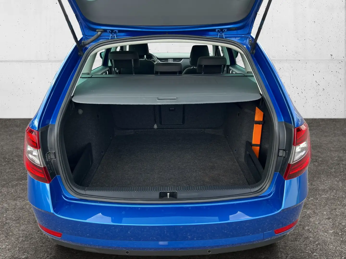 Vehicle image, number 9