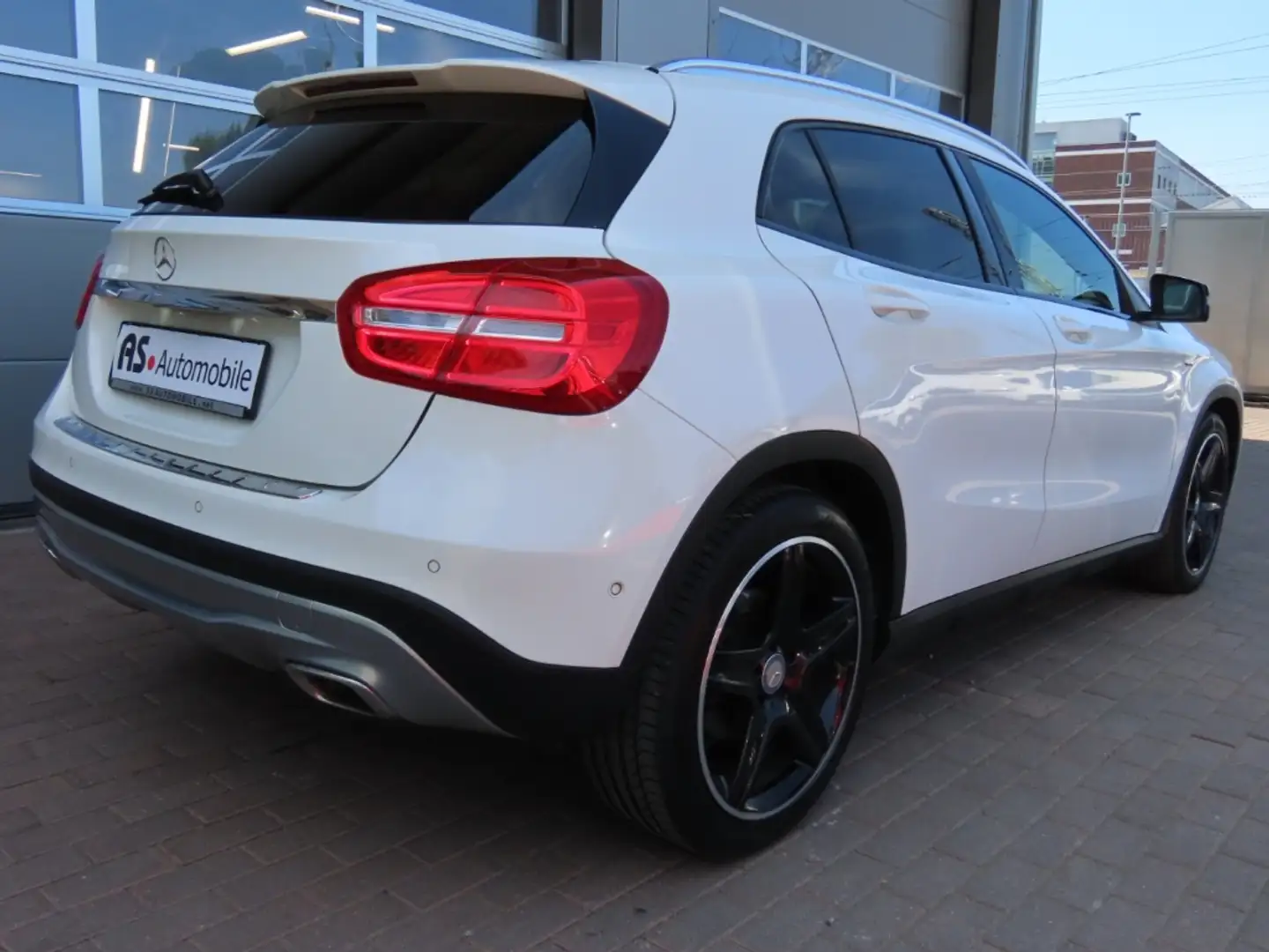 Vehicle image, number 6