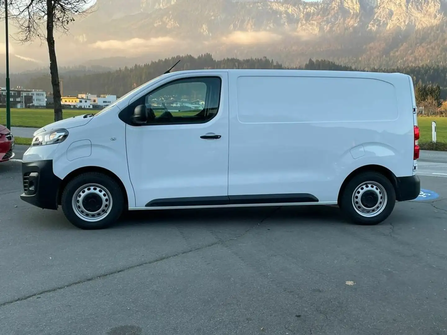 Vehicle image, number 2