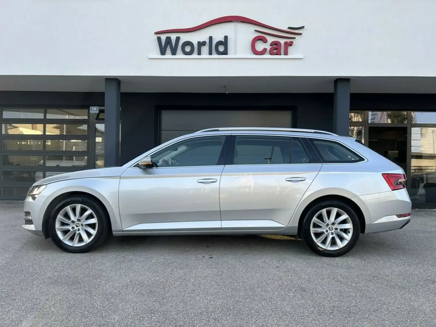 Vehicle image, number 8