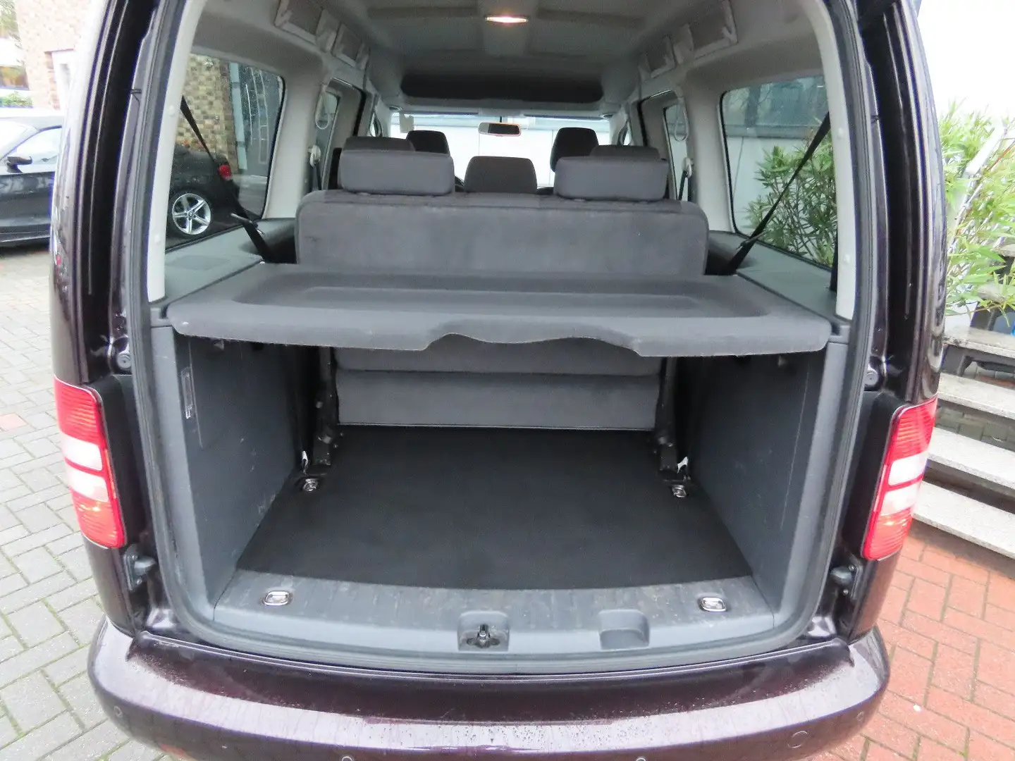 Vehicle image, number 13