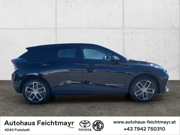 Additional image of the vehicle