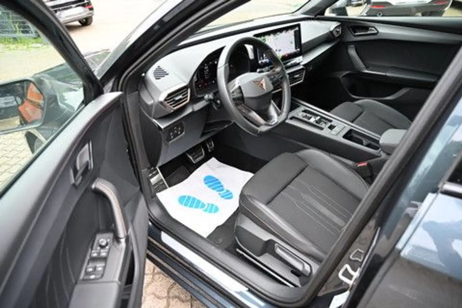 Vehicle image, number 12