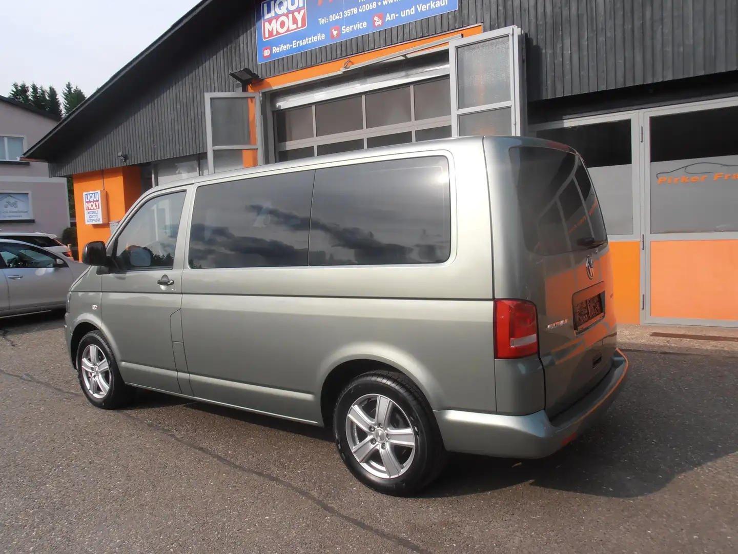 Vehicle image, number 8