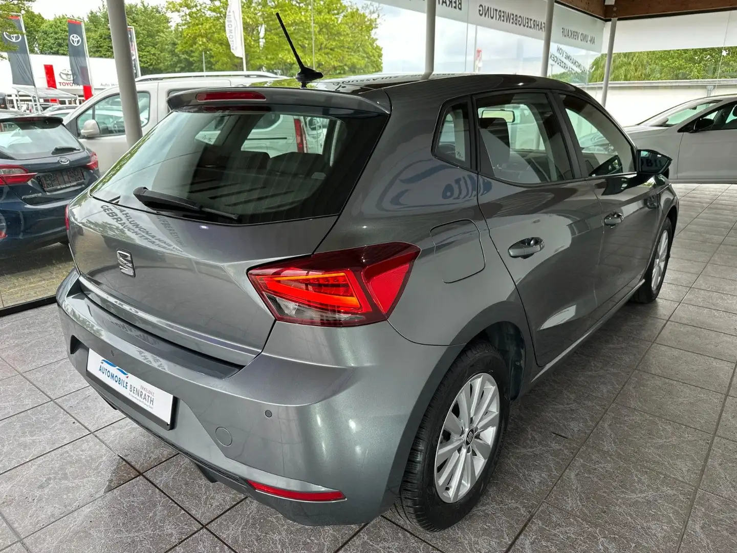 Vehicle image, number 6