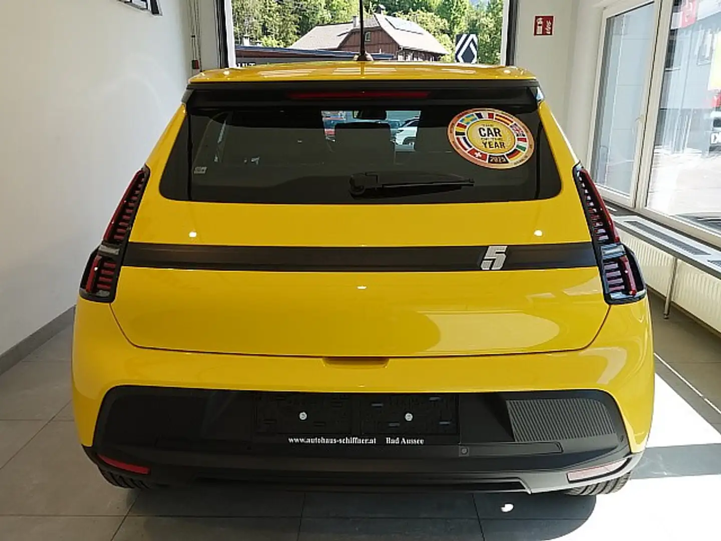 Vehicle image, number 6