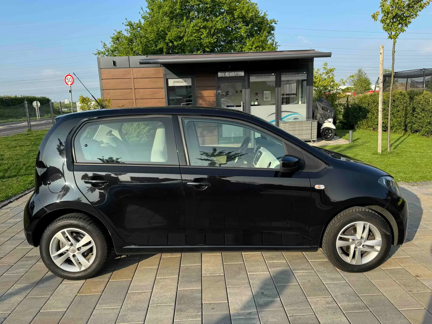 Vehicle image, number 9