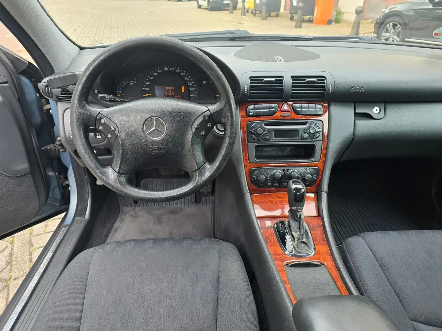 Vehicle image, number 12
