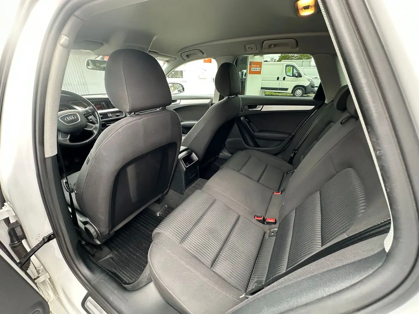 Vehicle image, number 13